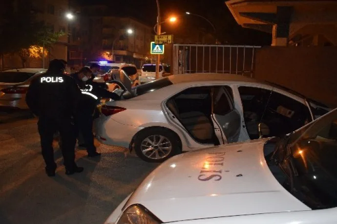 Polisin dur ihtarına uymayan sürücü otomobili bırakıp kaçtı