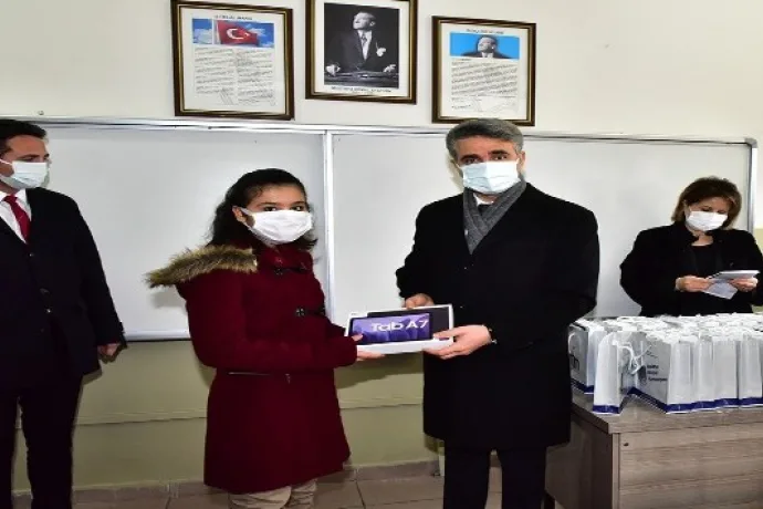 Malatya'da tablet dağıtımına başlandı