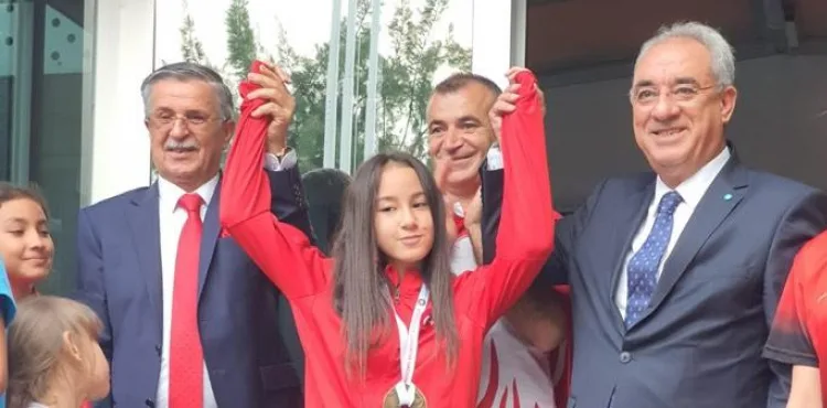 Dünya şampiyonu Müşerref Özdemir'e DSP’den coşkulu karşılama