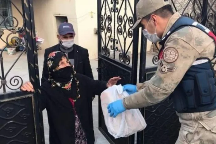 Vefa Sosyal Destek Grubu, yaşlıların ihtiyacına koşuyor